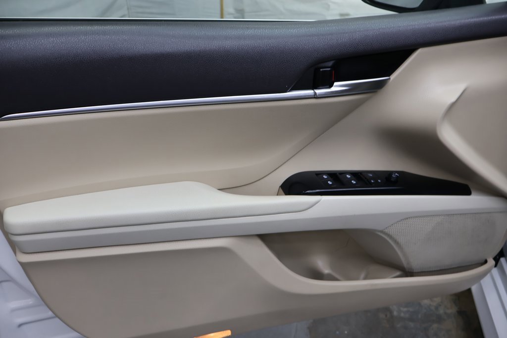 Used 2018 Toyota Camry LE image 15
