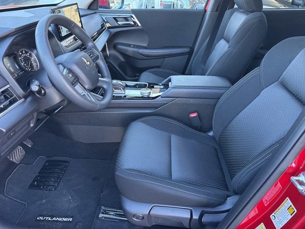New 2025 Mitsubishi Outlander ES image 22