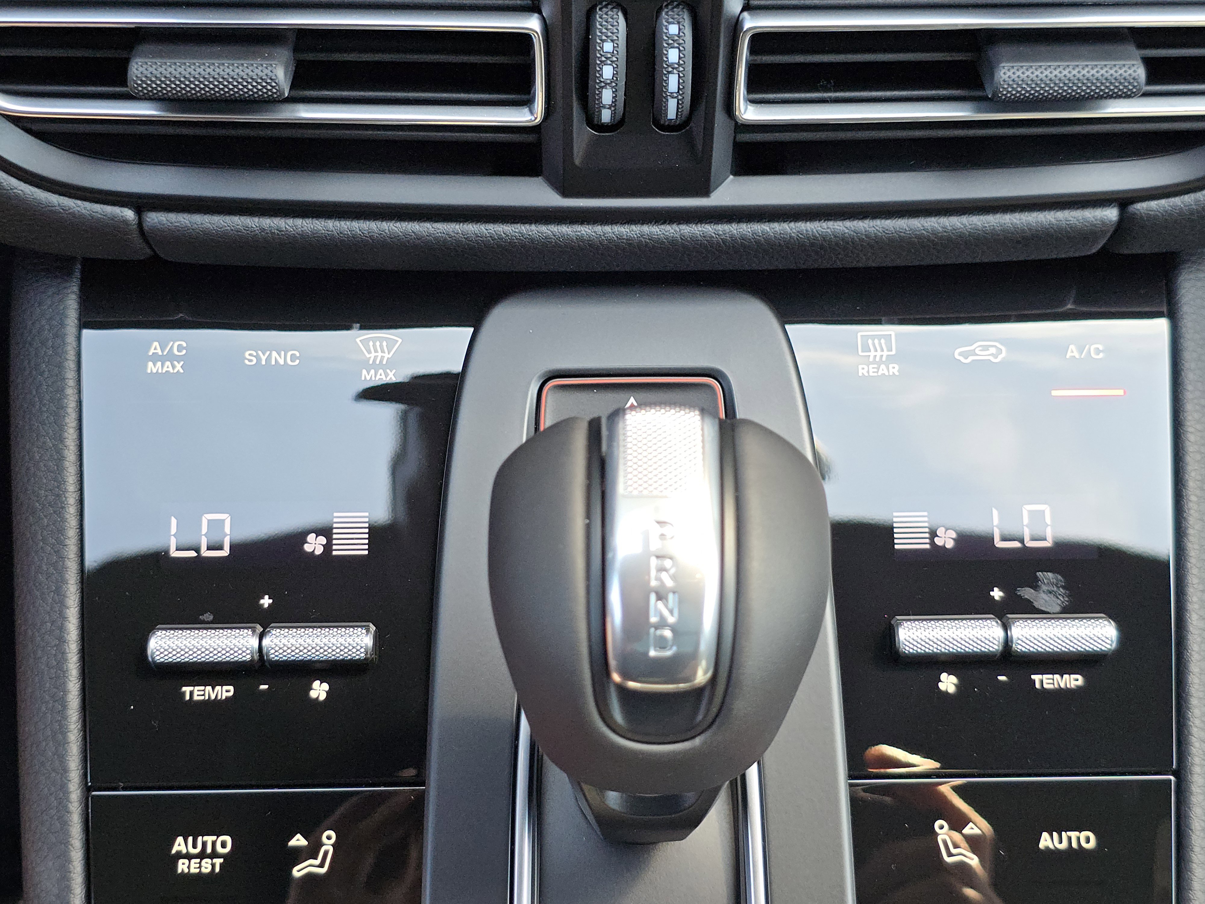 New 2025 Porsche Macan image 28