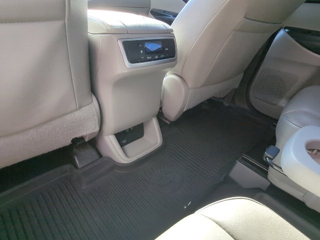 Used 2018 Toyota Highlander XLE AWD/4WD image 24