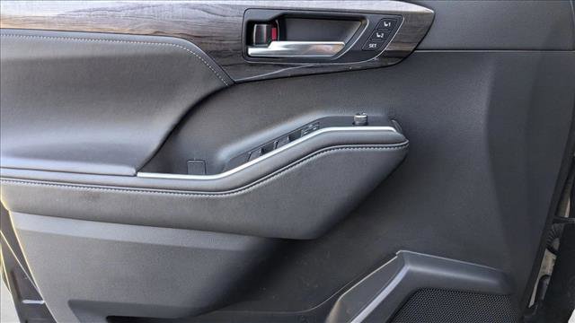 Used 2021 Toyota Highlander Platinum image 12