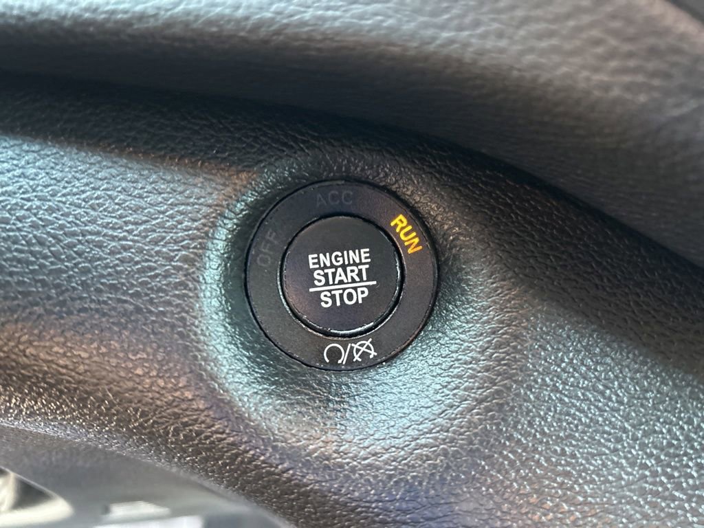 Used 2023 Jeep Cherokee Altitude Lux image 42