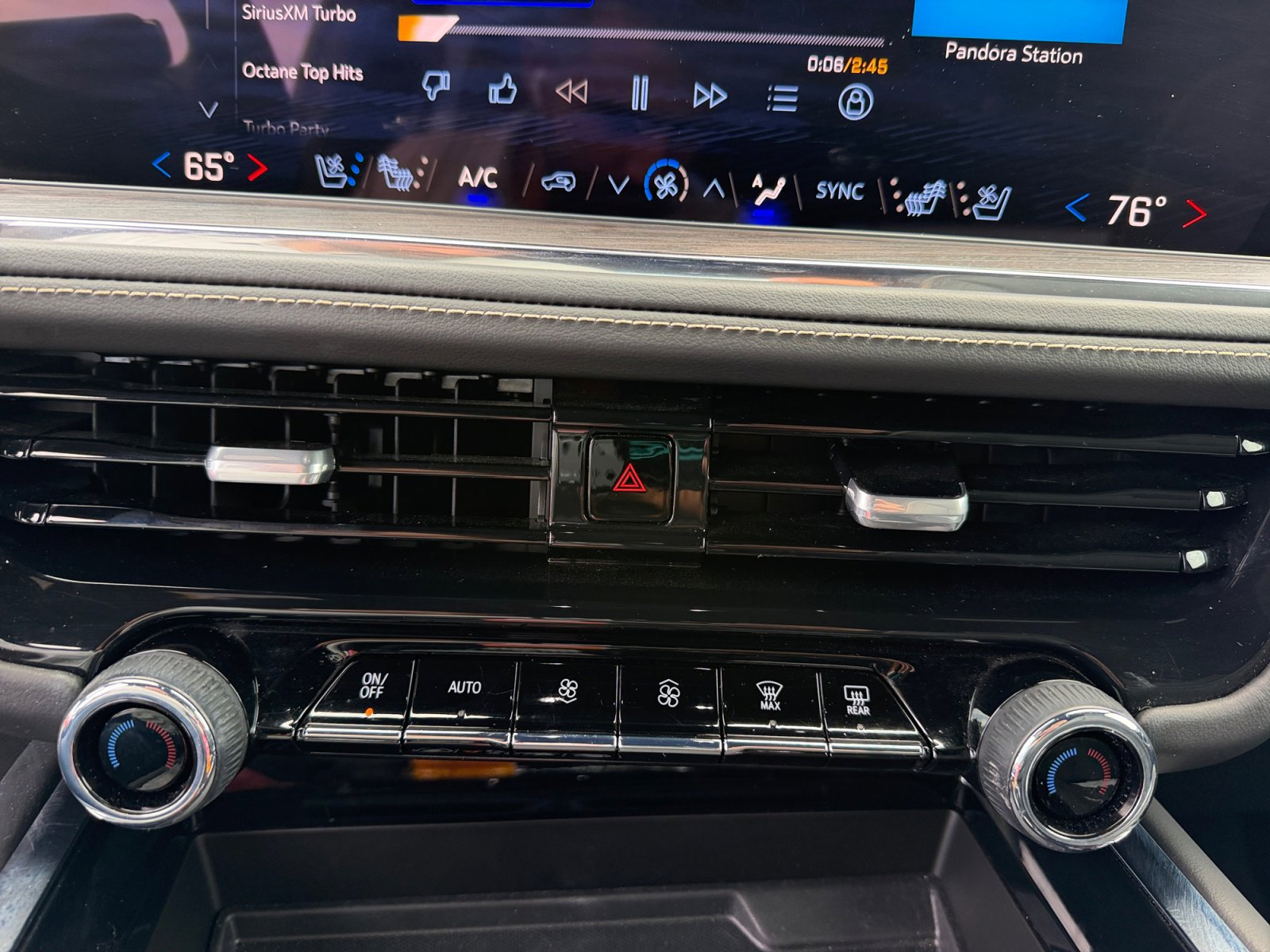 Used 2025 Chevrolet Tahoe Premier AWD/4WD image 11
