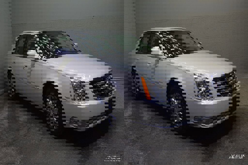 Used 2011 Cadillac DTS Luxury image 1