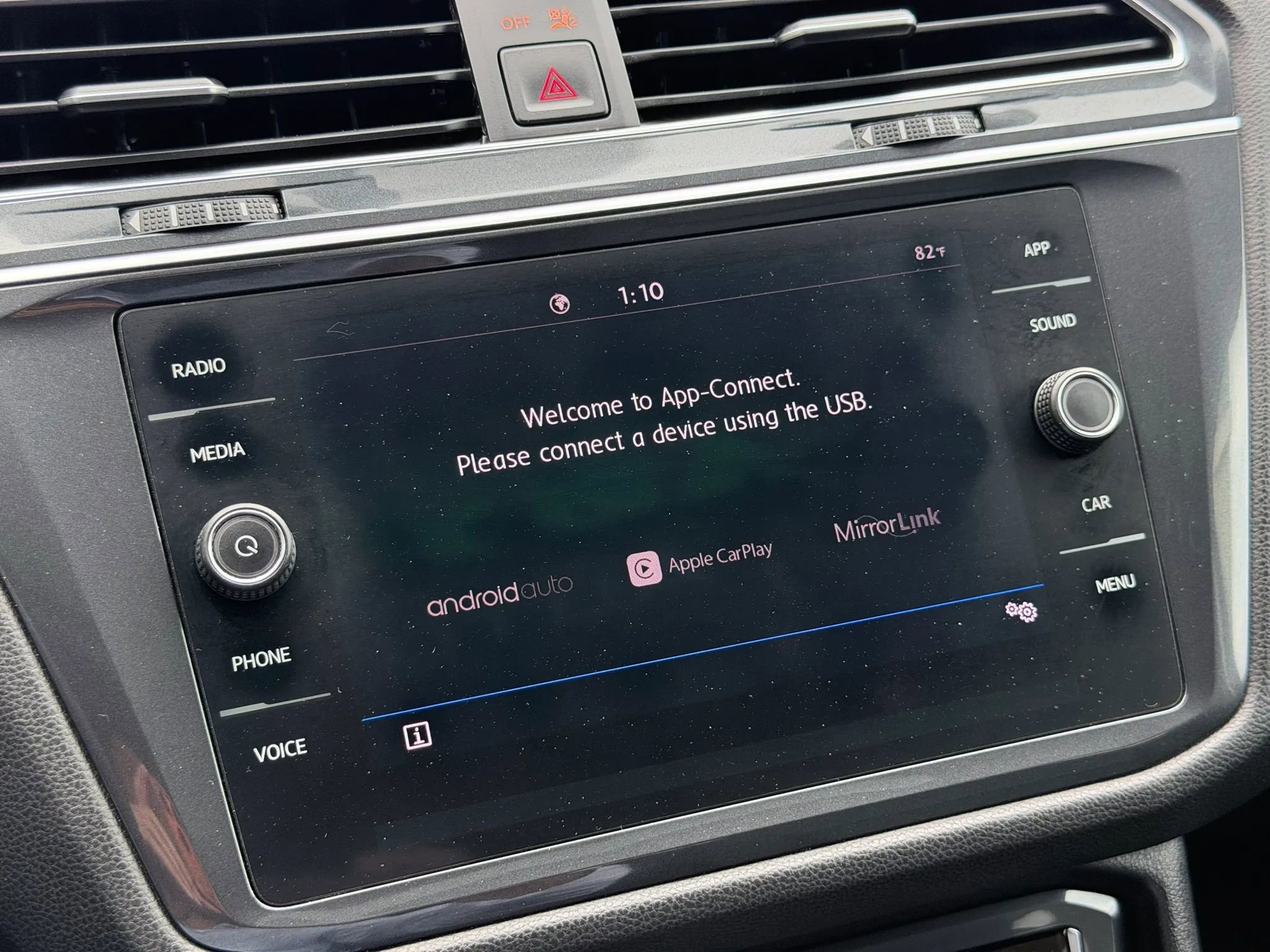 Used 2020 Volkswagen Tiguan SE w/ Panoramic Sunroof Package FWD image 35