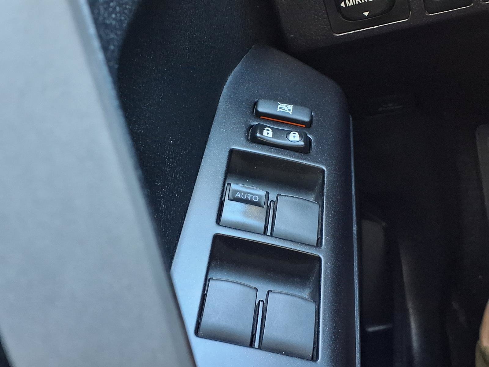 Used 2018 Toyota RAV4 LE FWD image 13