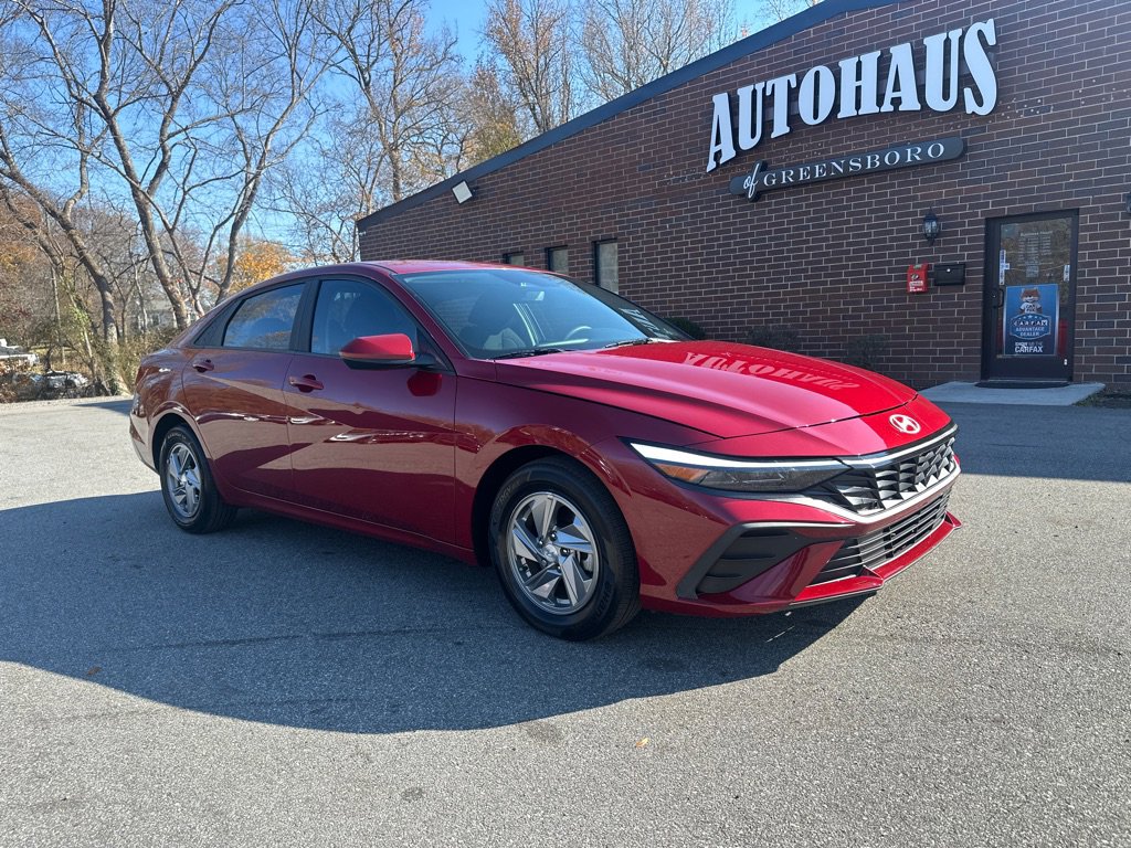 Used 2024 Hyundai Elantra SE image 1