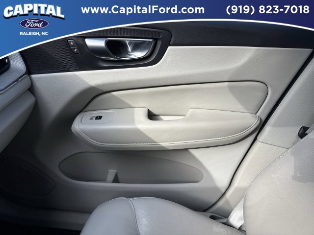 Used 2025 Volvo XC60 B5 Plus w/ Protection Package Premier AWD/4WD image 29