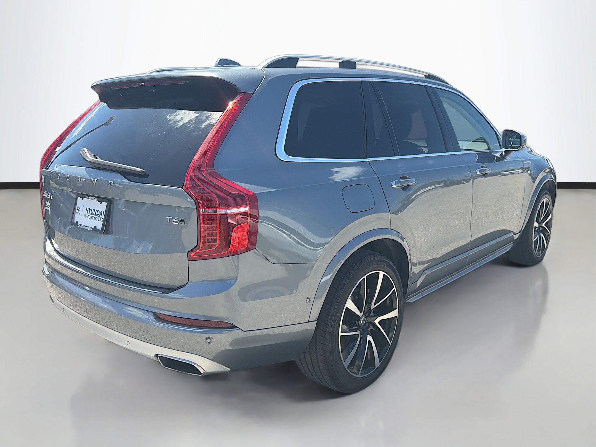 Used 2019 Volvo XC90 T6 Momentum w/ Advanced Package image 3