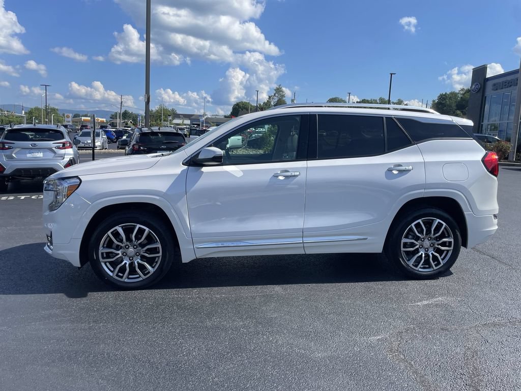 Used 2022 GMC Terrain Denali AWD/4WD image 3