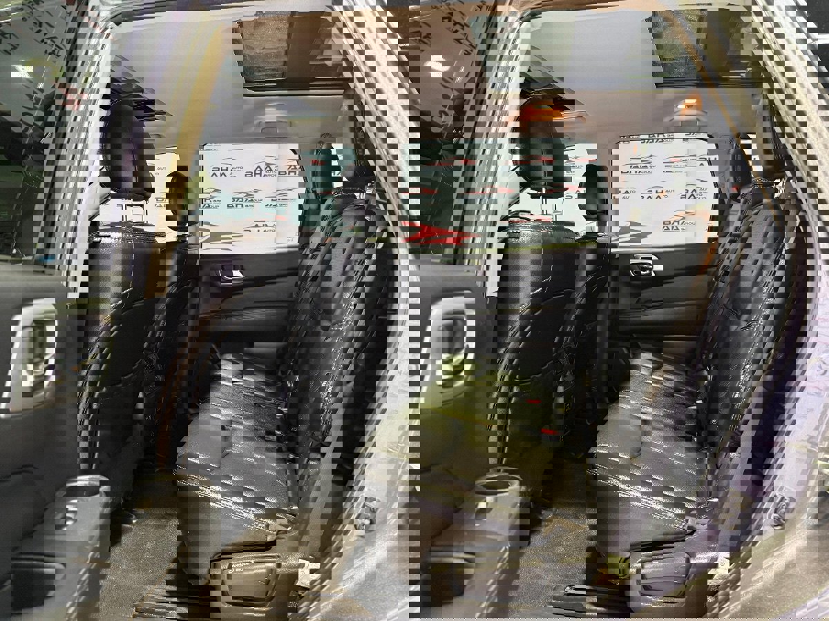 Used 2020 Nissan Pathfinder Platinum FWD image 35