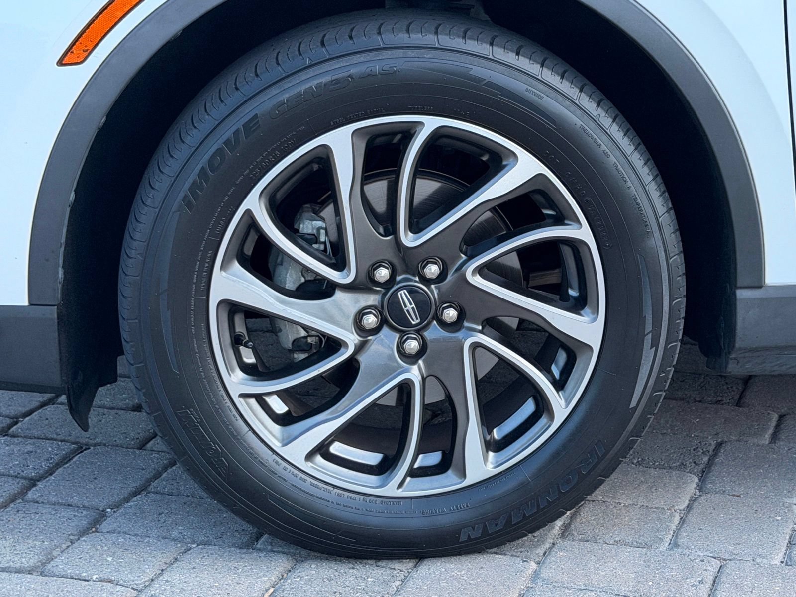 Used 2020 Lincoln Corsair AWD w/ Equipment Group 101A image 12
