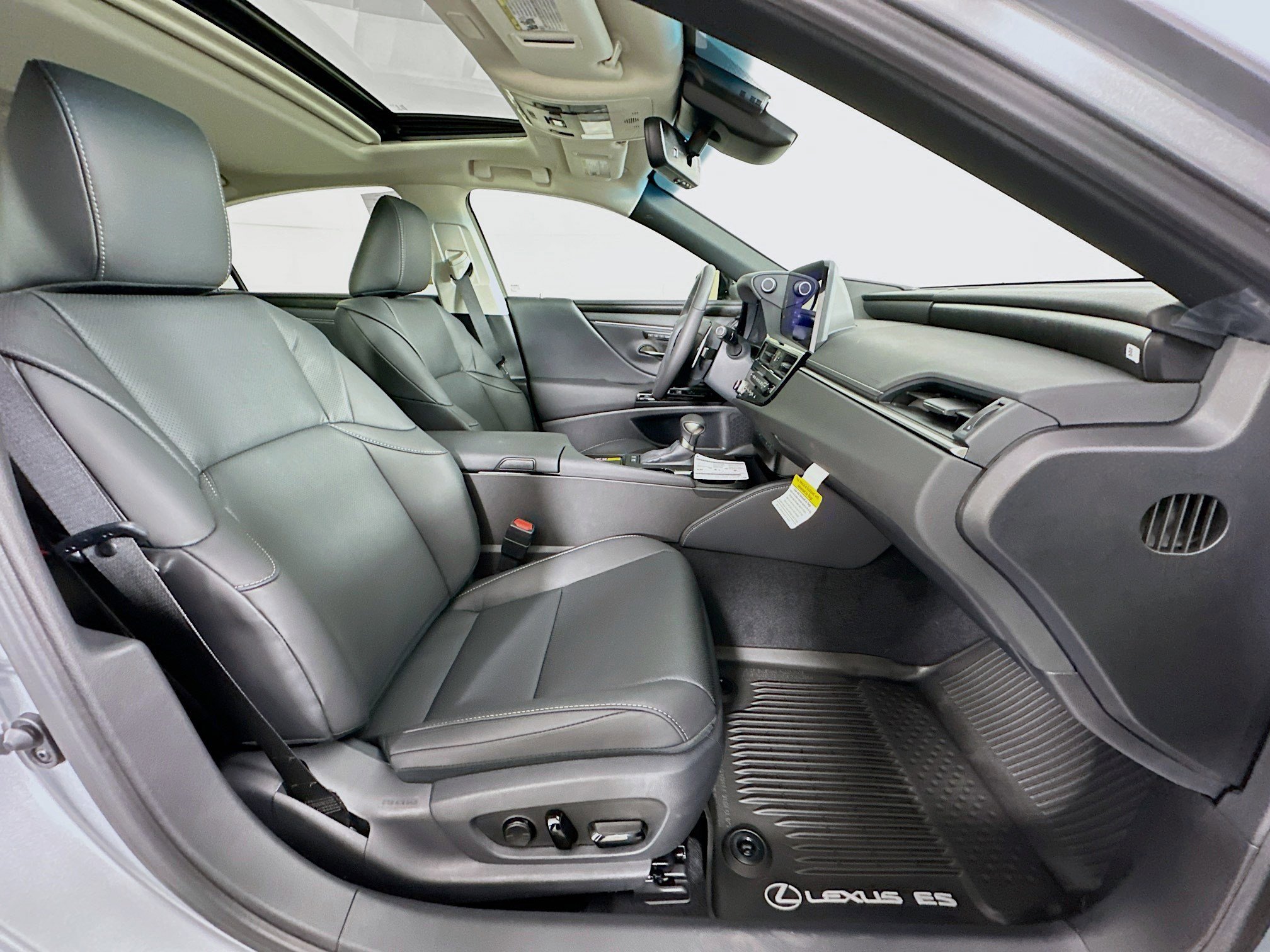 New 2025 Lexus ES 300h w/ Premium Package image 32