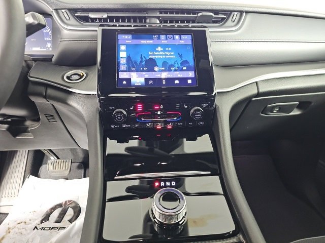 Certified 2024 Jeep Grand Cherokee Altitude image 21