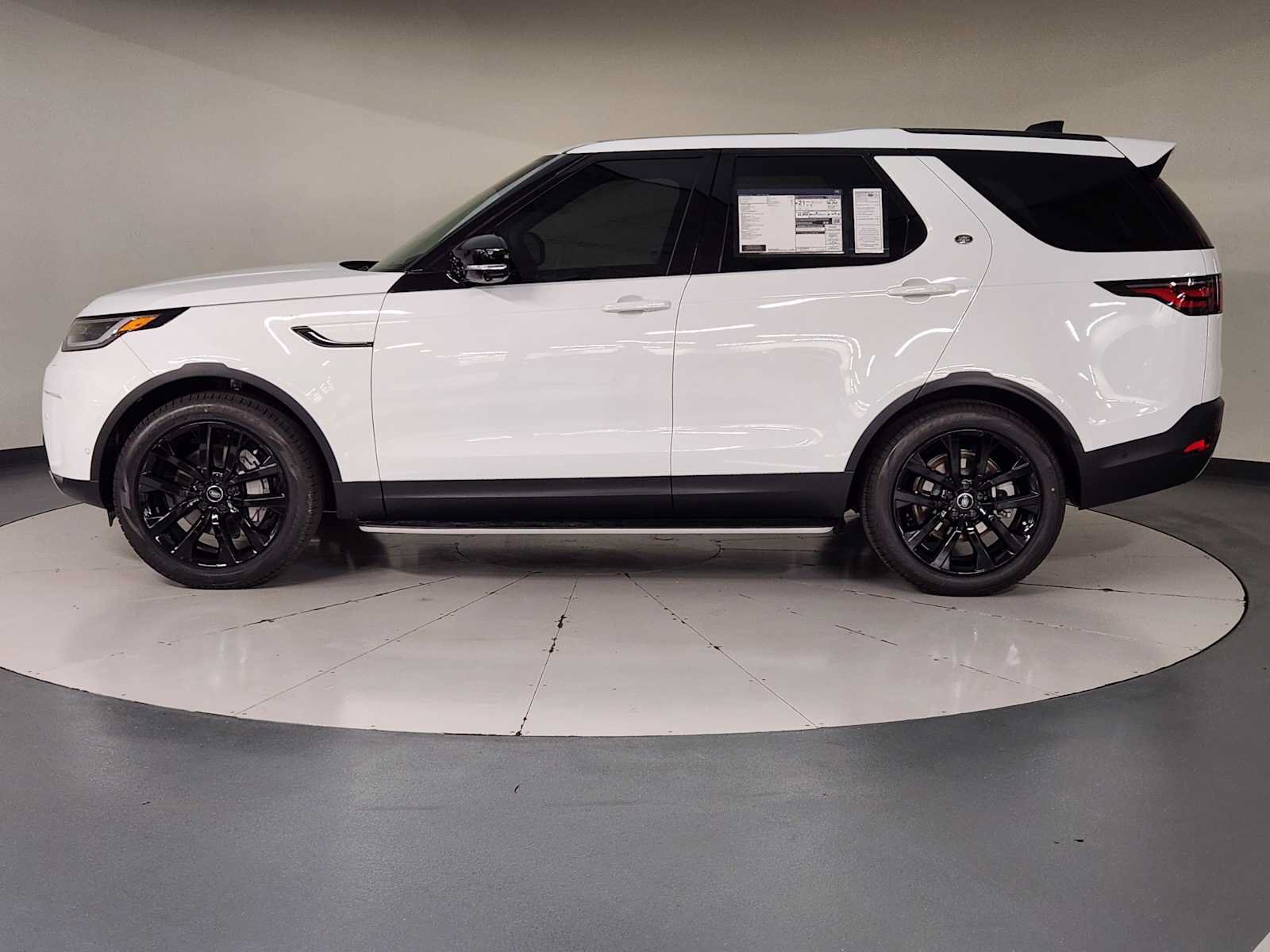 Used 2026 Land Rover Discovery S AWD/4WD image 5