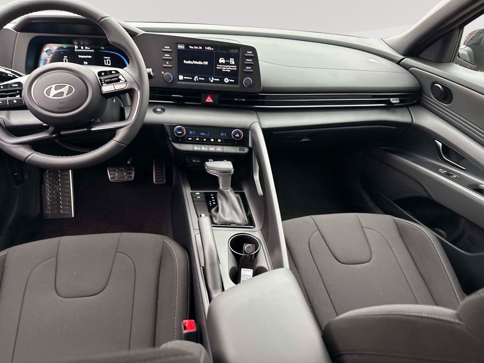 New 2025 Hyundai Elantra Sport FWD image 17