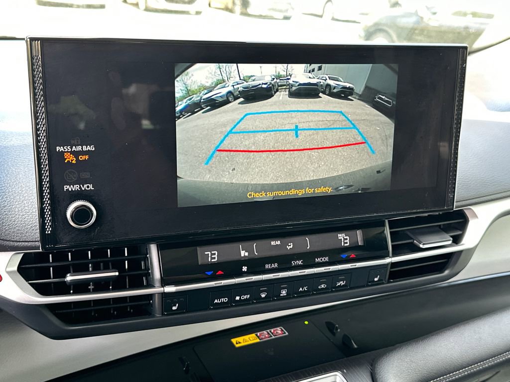 Used 2025 Toyota Sienna XLE image 27