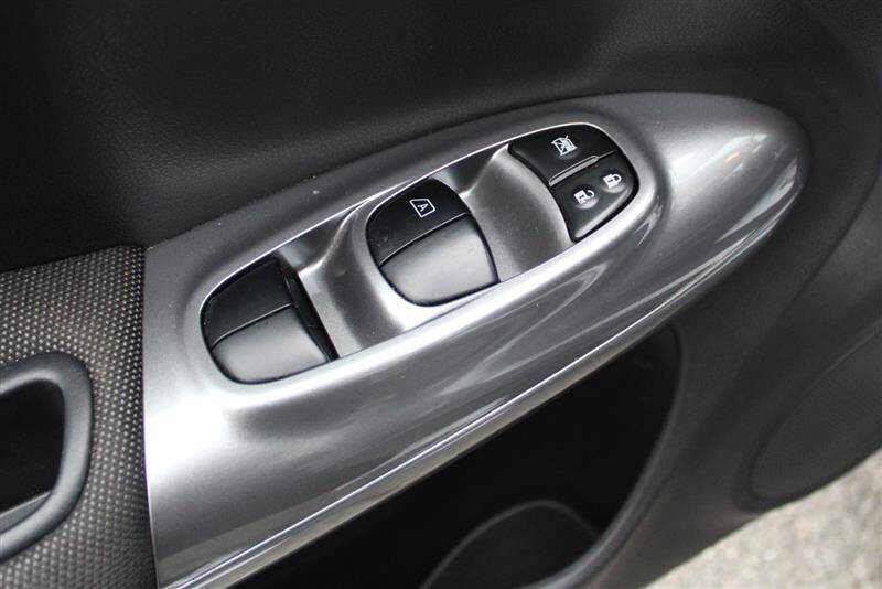 Used 2011 Nissan Juke SL w/ Chrome Pkg image 12