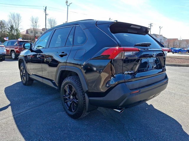 Used 2021 Toyota RAV4 XLE w/ Convenience Package image 4