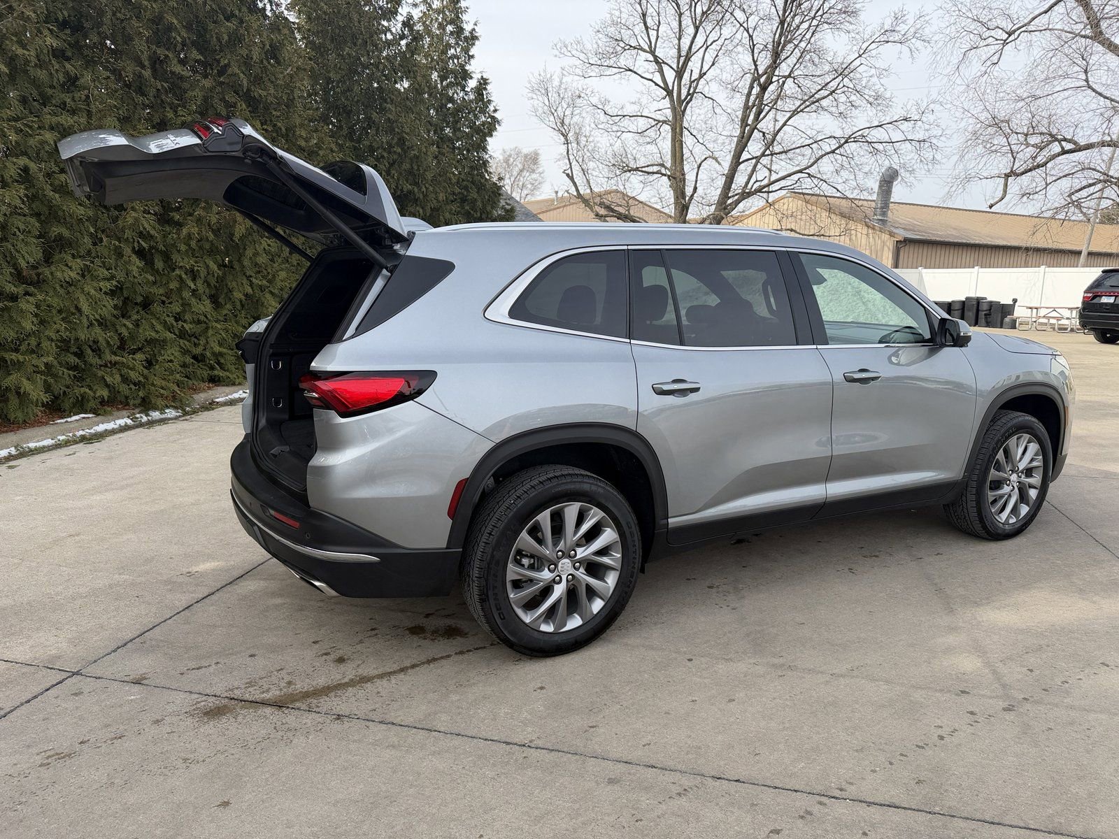 Used 2025 Buick Enclave Preferred image 39