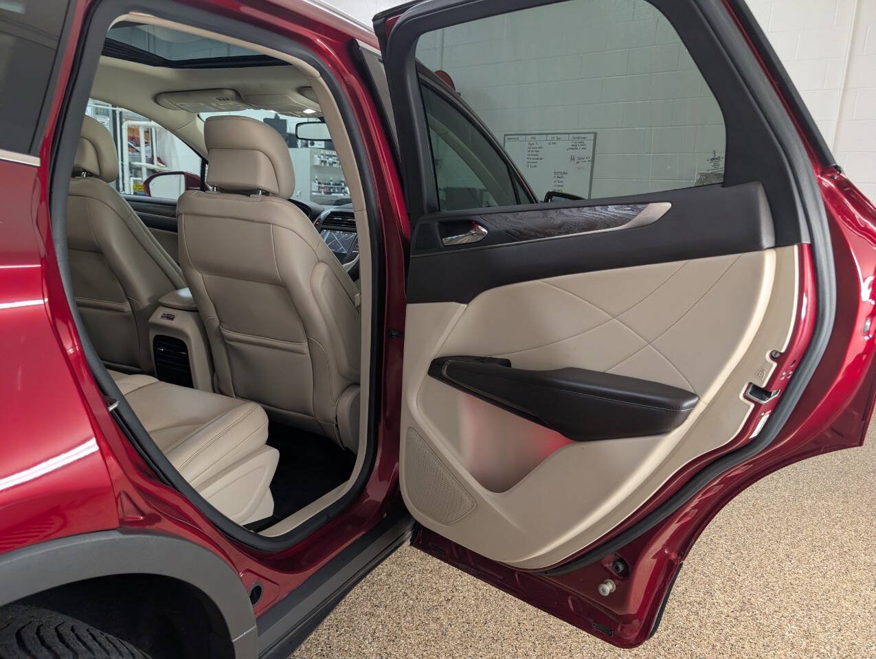 Used 2019 Lincoln MKC Reserve w/ MKC Technology Package AWD/4WD image 16