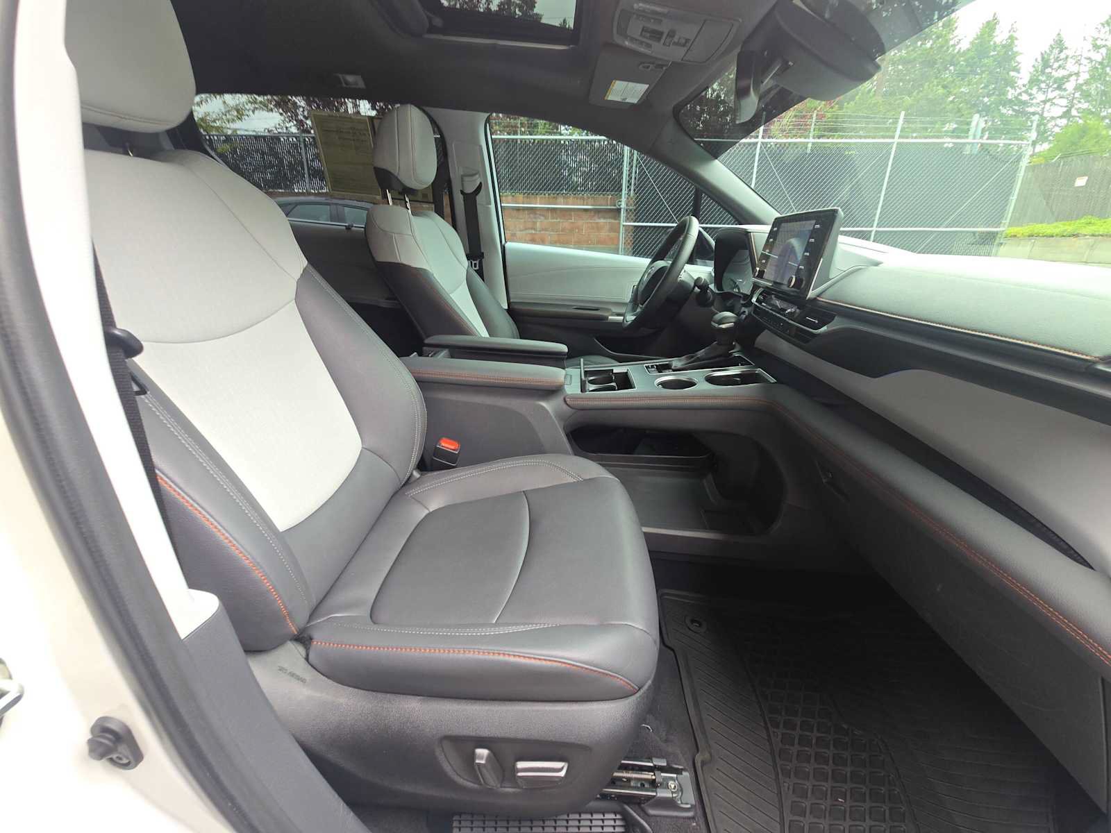 Used 2024 Toyota Sienna XSE AWD/4WD image 11
