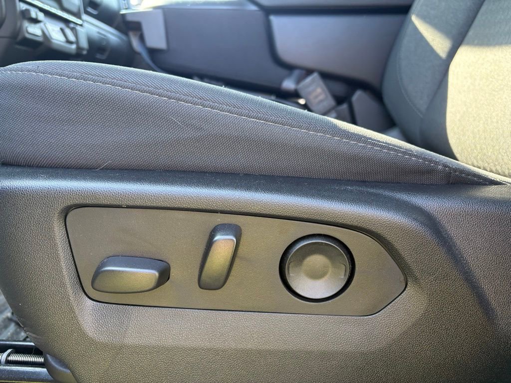 Used 2025 Chevrolet Silverado 2500 Custom w/ Custom Convenience Package AWD/4WD image 9