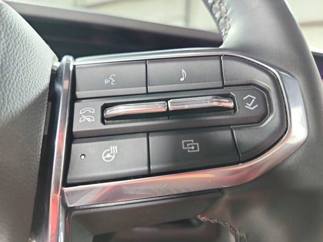 Used 2025 GMC Yukon Denali RWD image 24