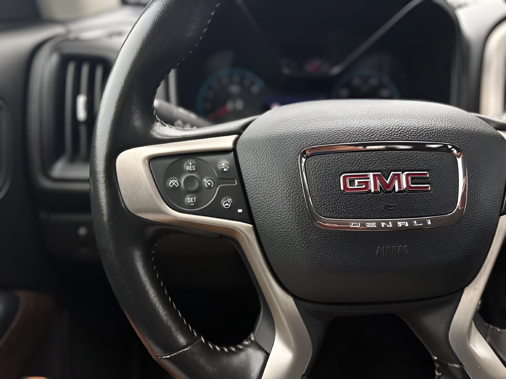 Used 2020 GMC Canyon Denali RWD image 16