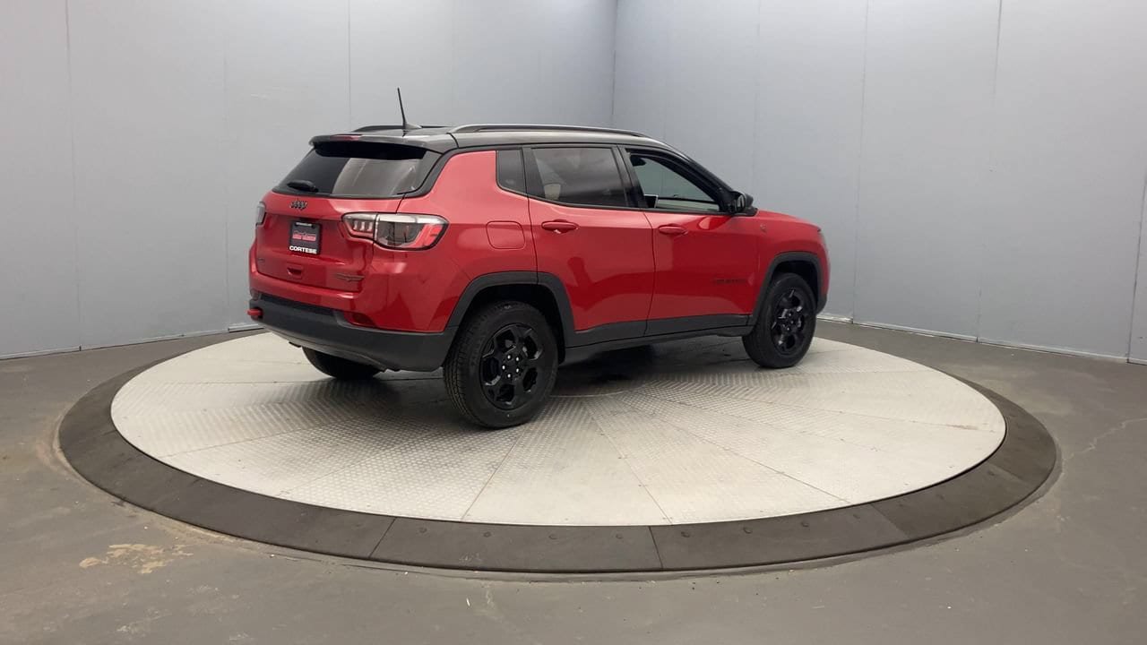 Used 2023 Jeep Compass Trailhawk w/ Trailhawk Convenience Group AWD/4WD image 5