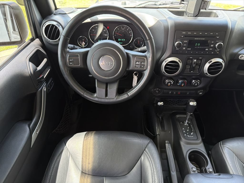 Used 2016 Jeep Wrangler Unlimited Sahara AWD/4WD image 17