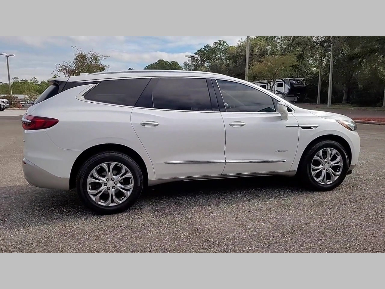Used 2018 Buick Enclave Avenir w/ Avenir Technology Package image 26