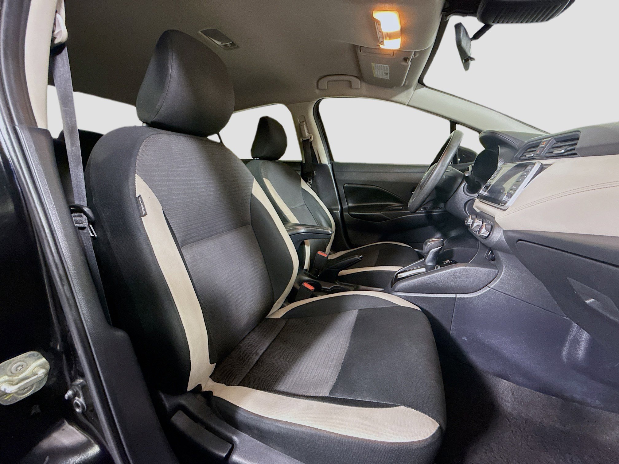 Used 2020 Nissan Versa SV image 29