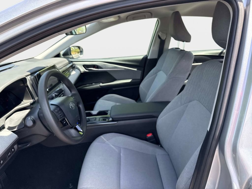 Used 2025 Toyota Camry LE image 19