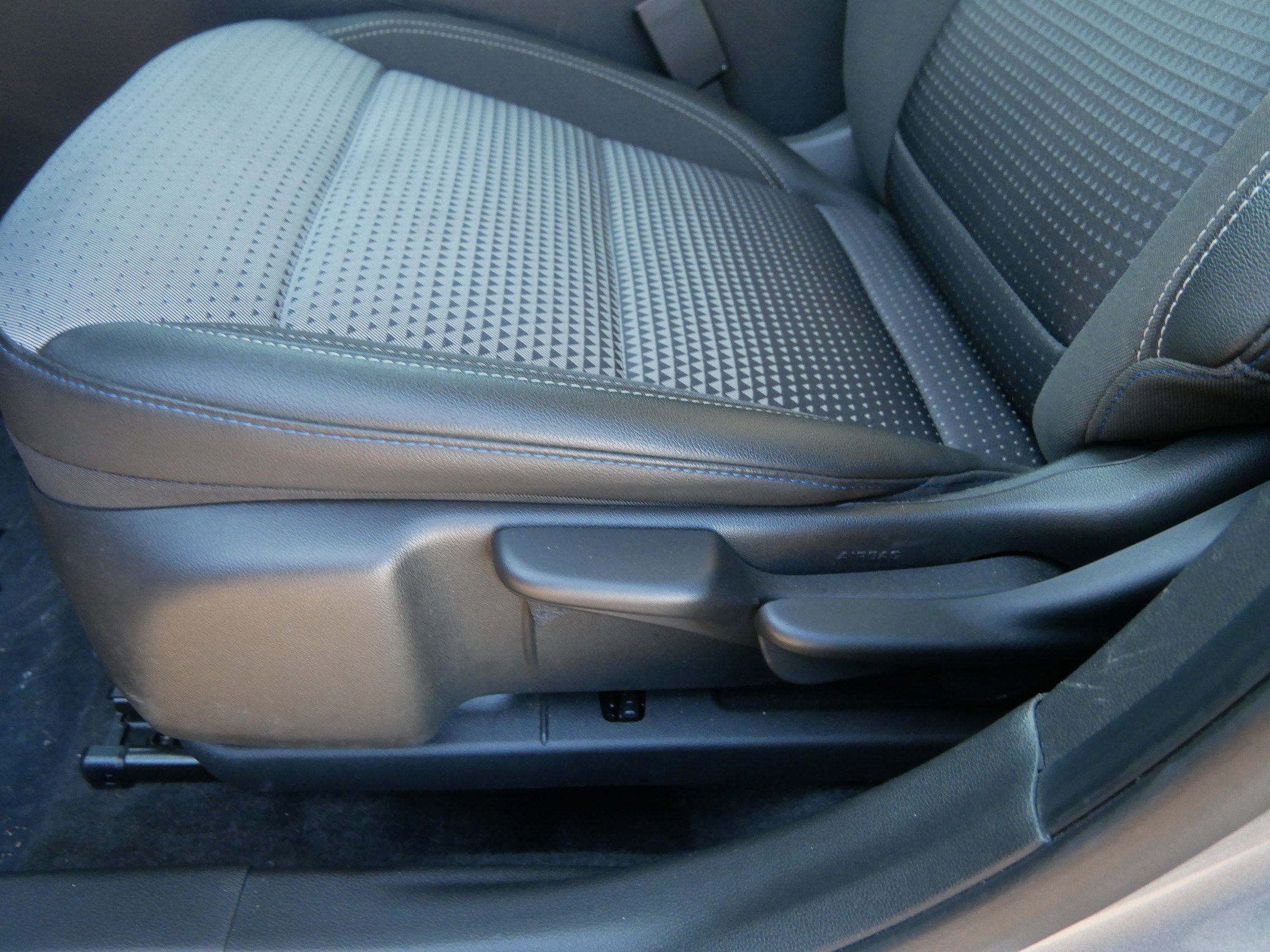 Used 2025 Chevrolet Trax LT w/ LT Convenience Package image 22