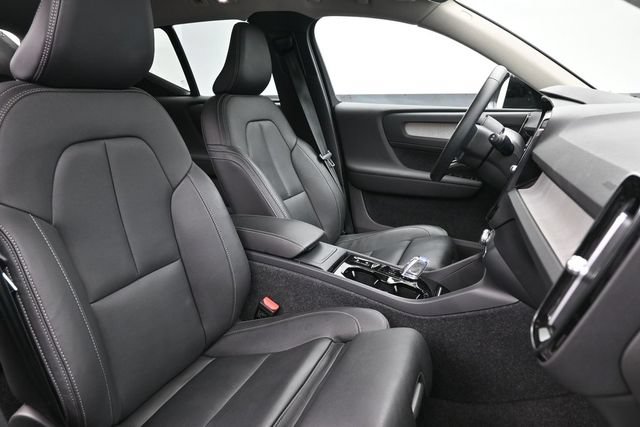 Used 2025 Volvo XC40 B5 Plus AWD/4WD image 34