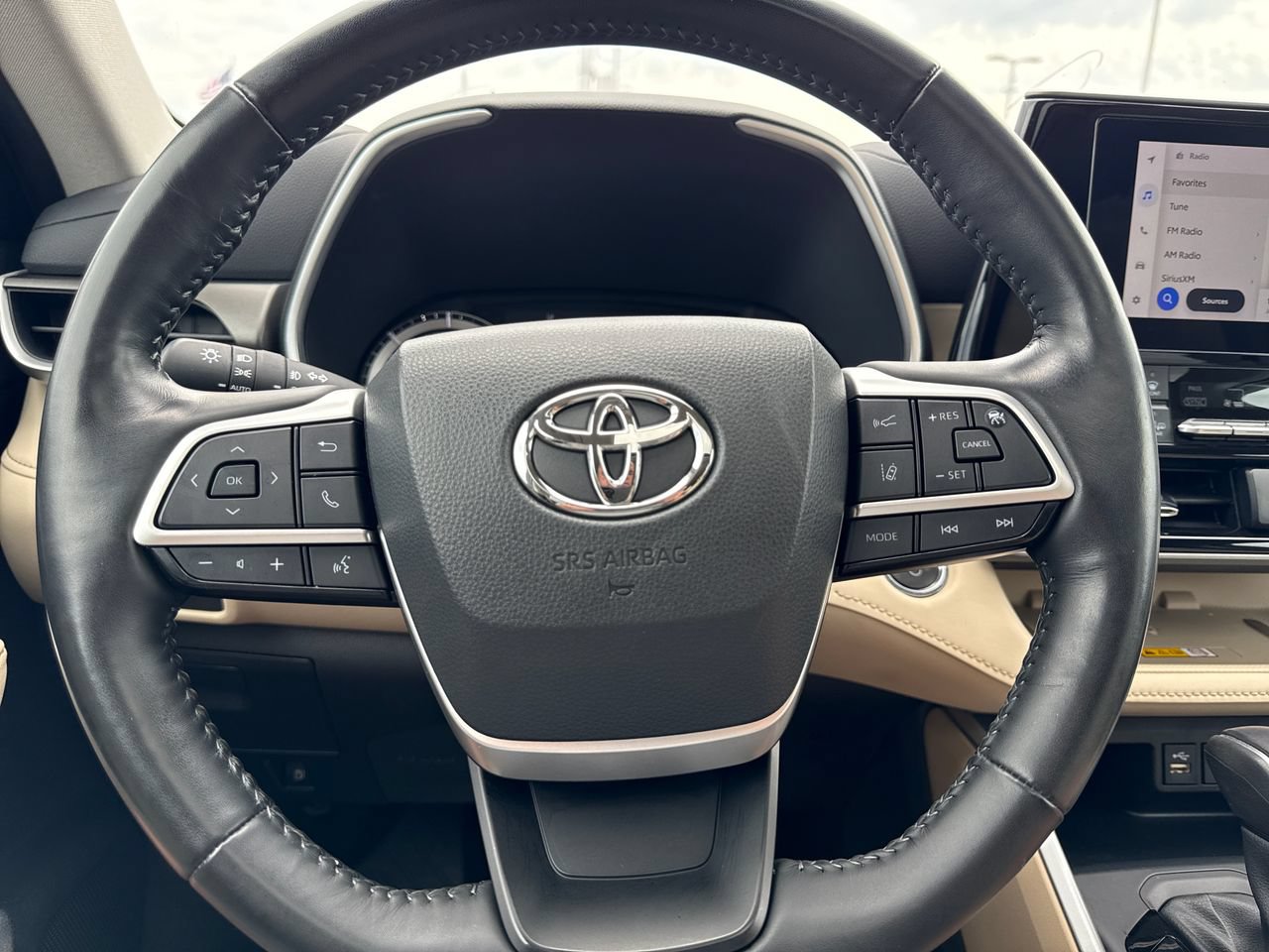Used 2023 Toyota Highlander XLE AWD/4WD image 18