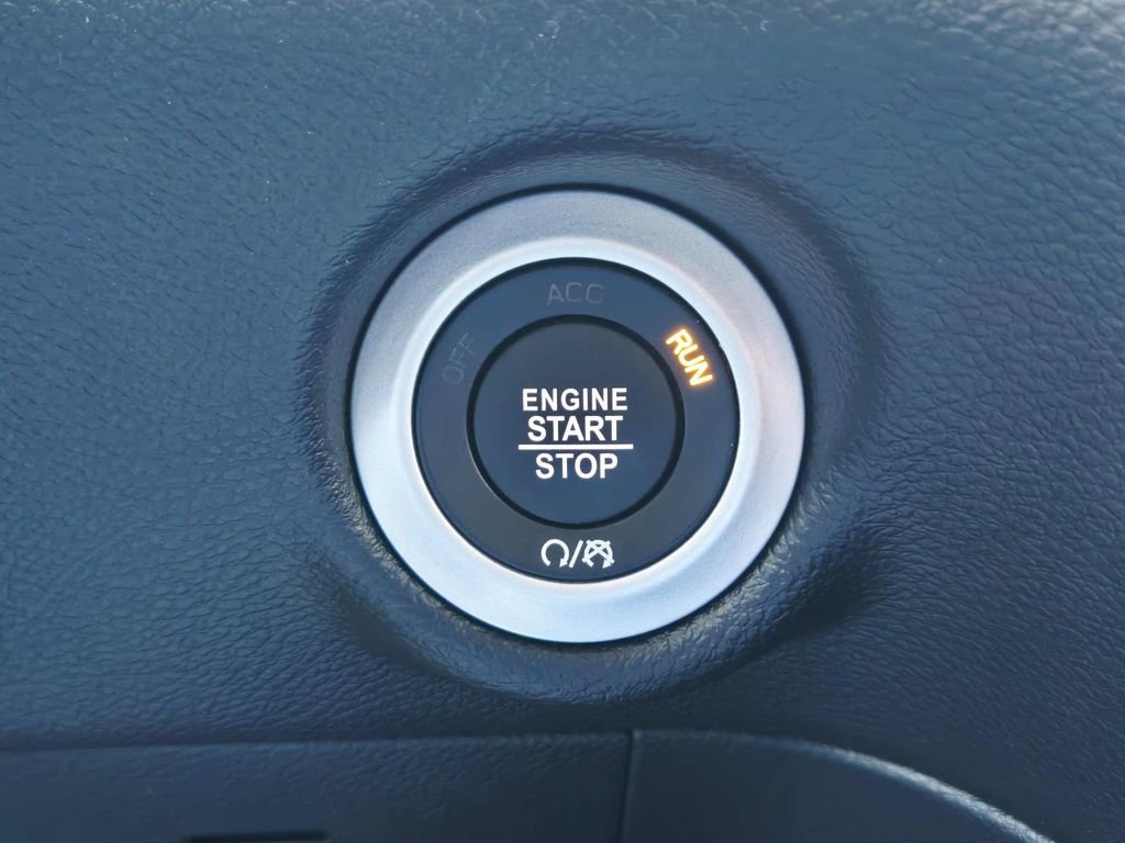 Used 2026 Chrysler Voyager LX image 32