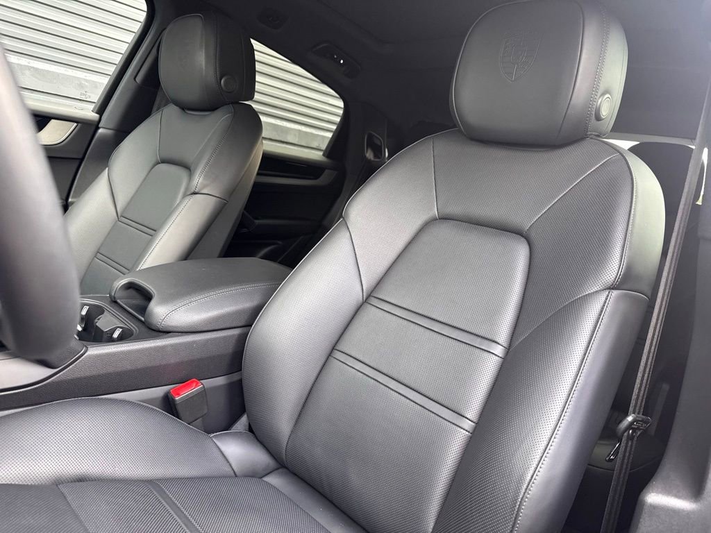 Used 2025 Porsche Cayenne Coupe image 16