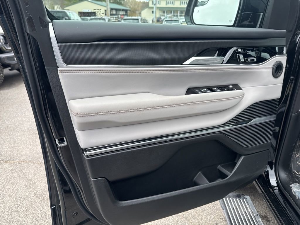 New 2026 Jeep Grand Wagoneer Summit image 20