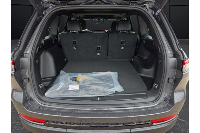 New 2025 Jeep Grand Cherokee Altitude AWD/4WD image 14