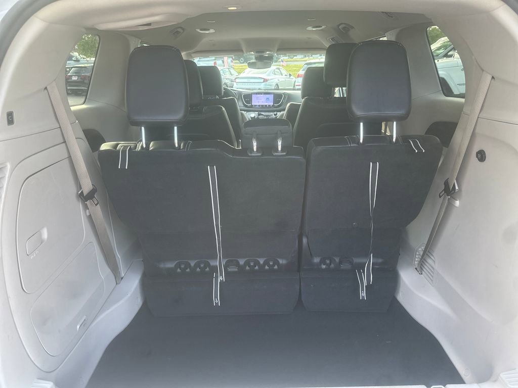 Used 2022 Chrysler Pacifica Touring-L FWD image 23