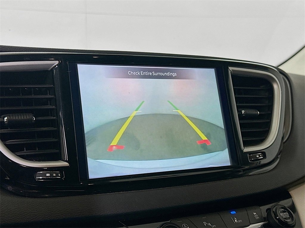 Used 2022 Chrysler Pacifica Touring-L image 10