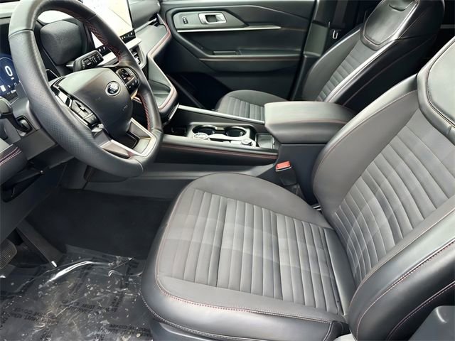 Used 2025 Ford Explorer ST-Line w/ ST-Line Street Pack image 23