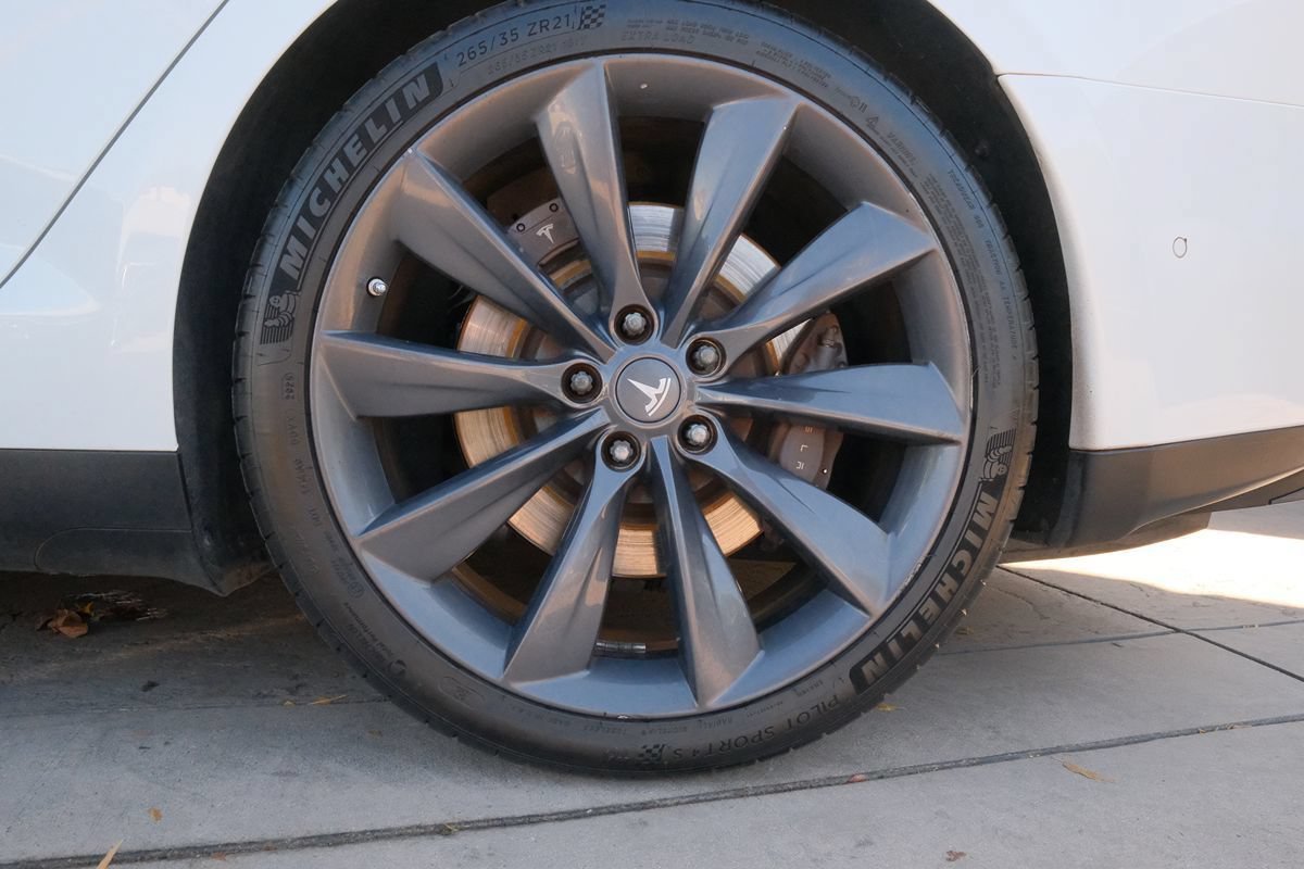 Used 2015 Tesla Model S 70 RWD image 33