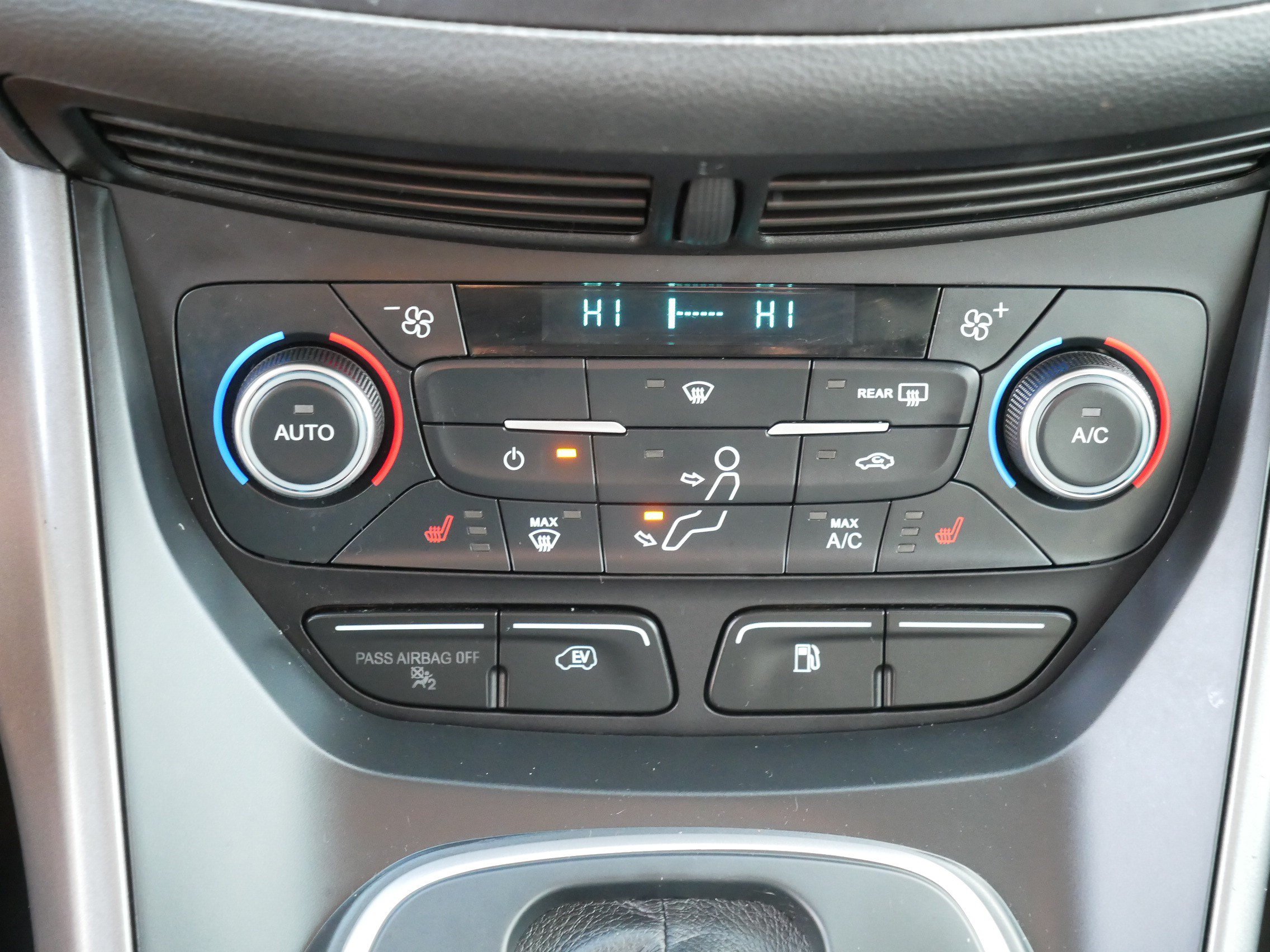 Used 2017 Ford C-MAX Energi SE w/ Cold Weather Package FWD image 23