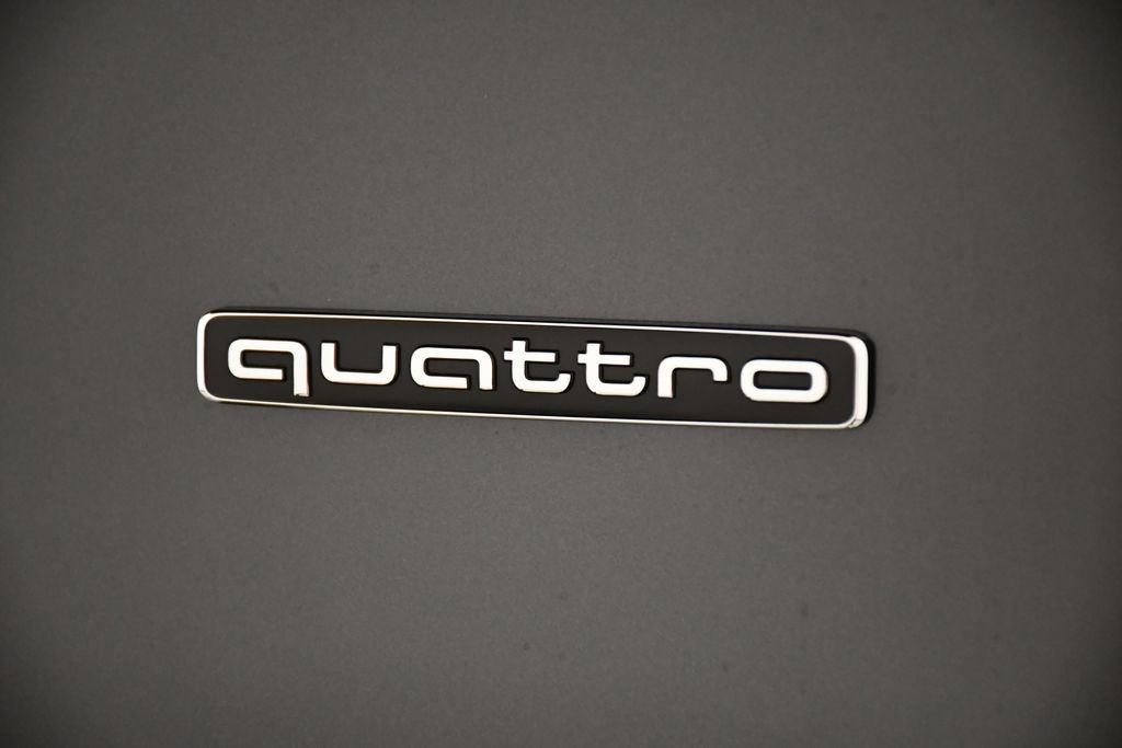 Used 2025 Audi Q5 Premium w/ Convenience Package image 10