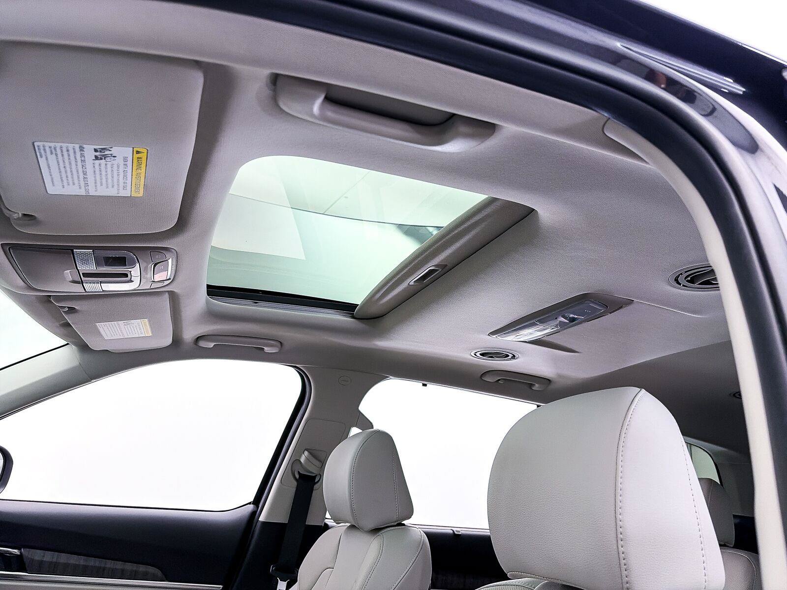 Used 2025 Kia Telluride EX w/ EX Captain's Chair Package FWD image 3
