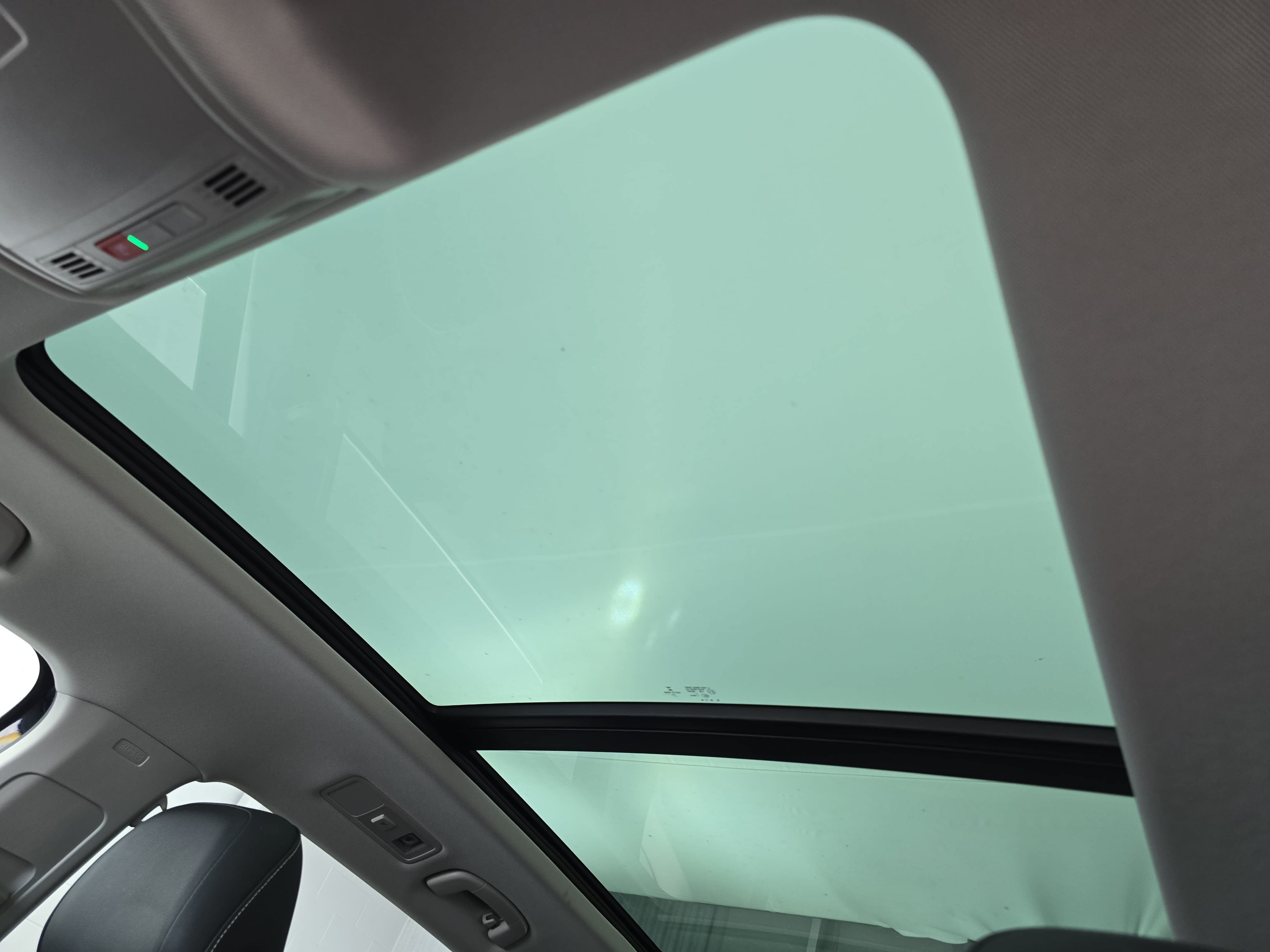Used 2023 Volkswagen Tiguan SE w/ Panoramic Sunroof Package FWD image 30