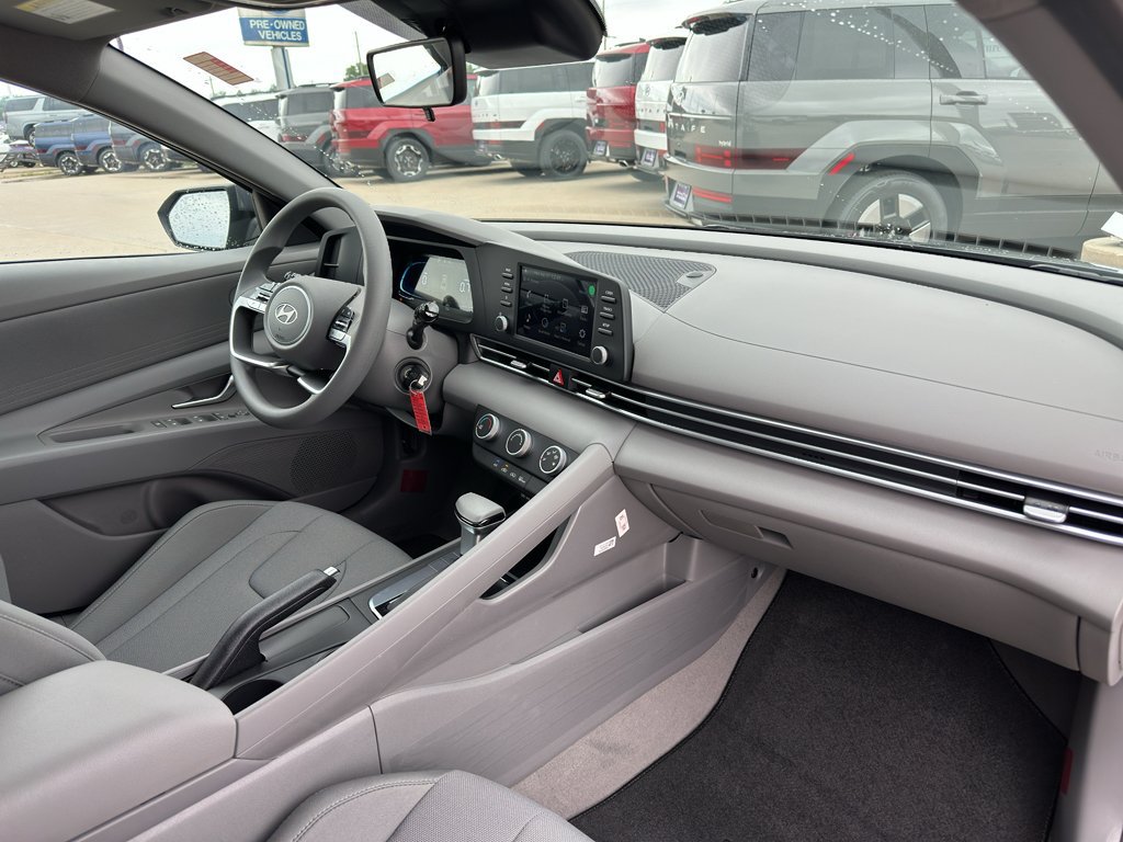 New 2026 Hyundai Elantra SE FWD image 25